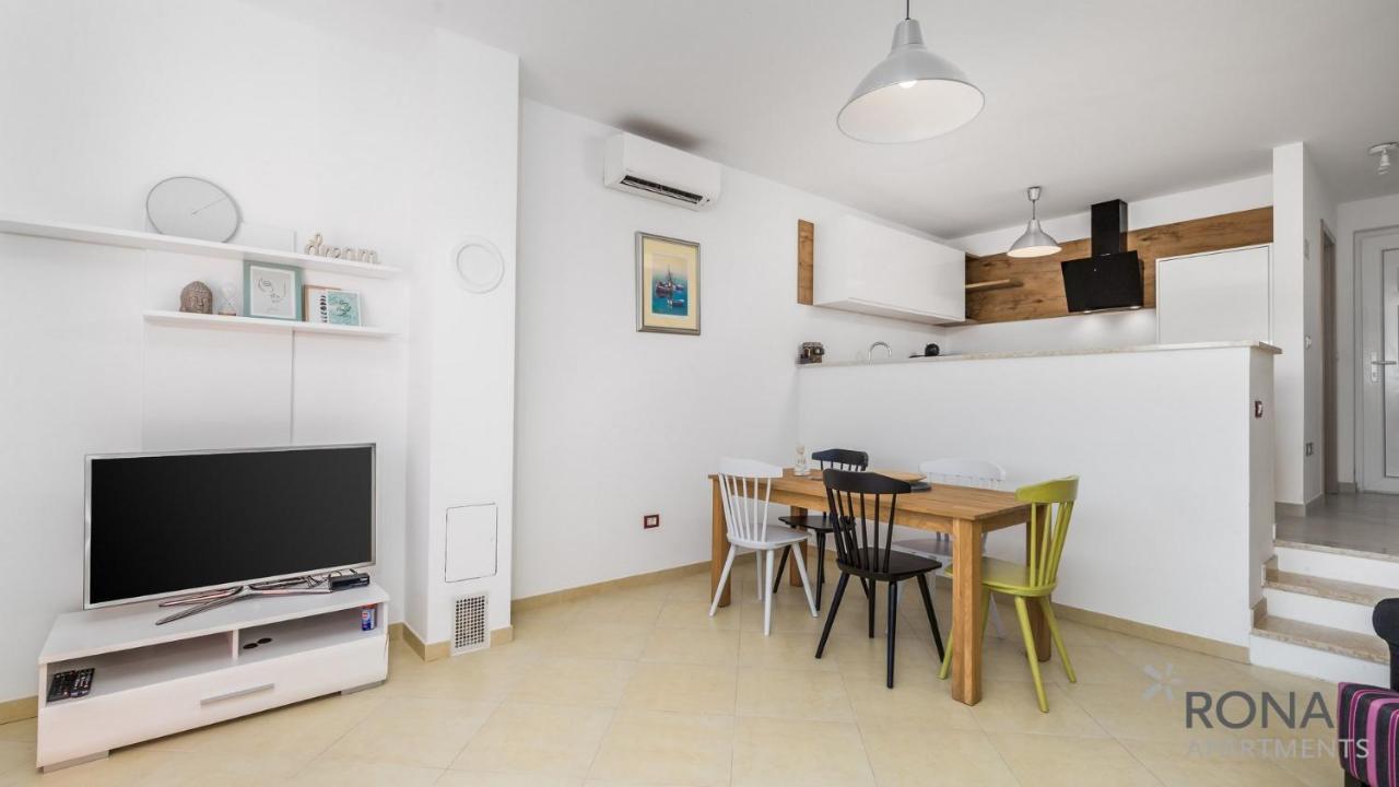Rona Apartment Denis Umago Esterno foto